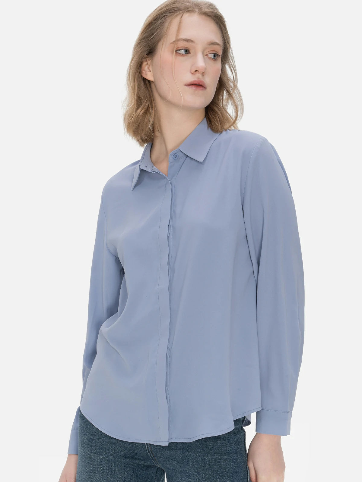 Comfortable and versatile blue chiffon shirt with a tailored cut and turnover collar, ideal for expressing feminine charm in different styles.