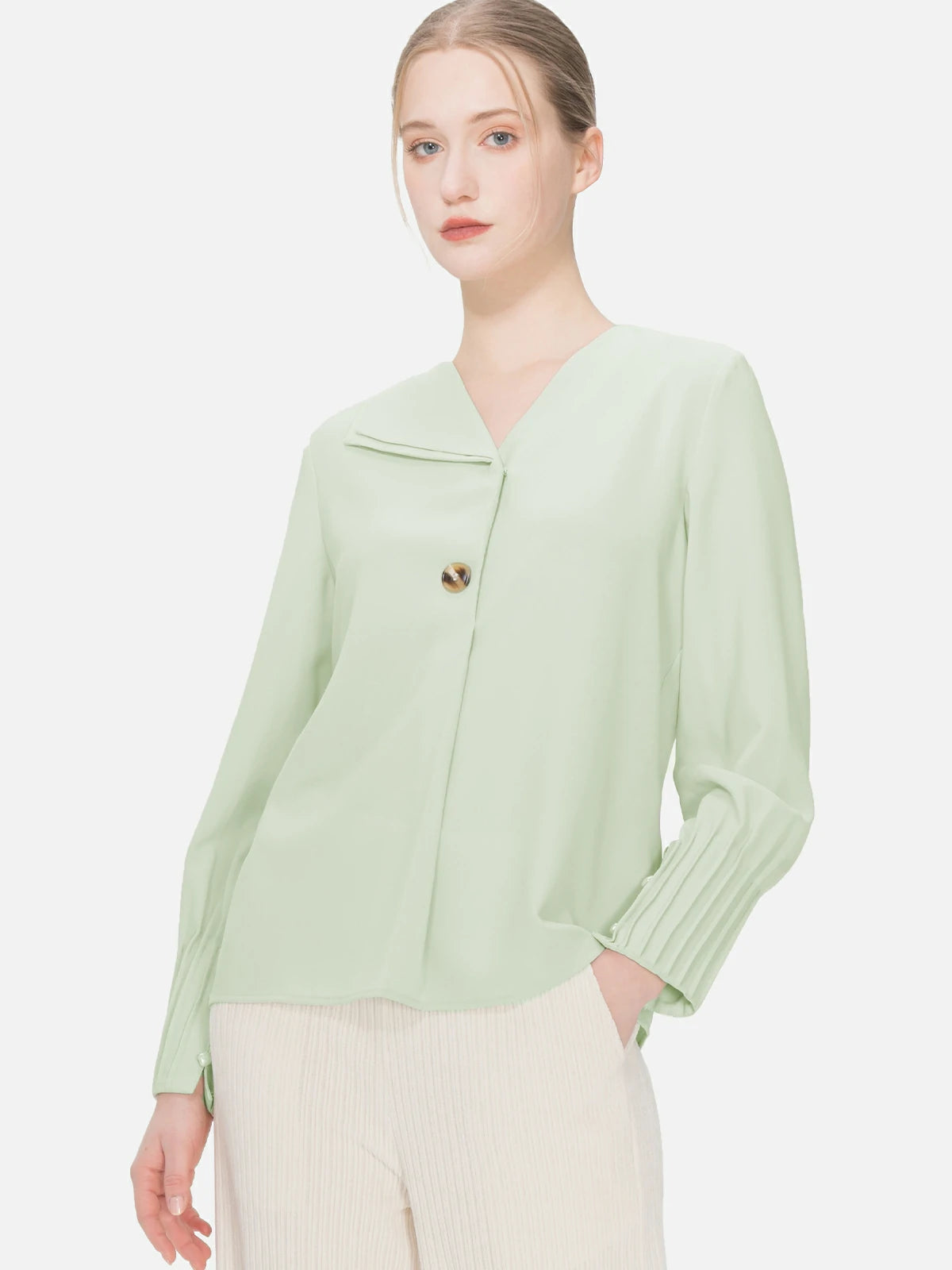 Experience feminine elegance in this V-neck chiffon blouse, adorned with pleated cuffs and a refreshing green color.