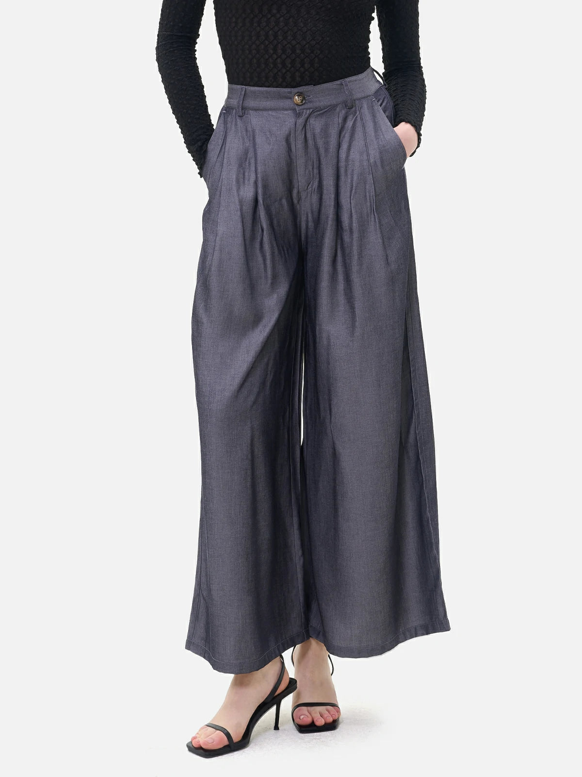 Stylish wide-leg trousers with elastic back waist for comfortable wear