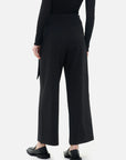 Casual and comfortable wide-leg trousers with a trendy waist belt