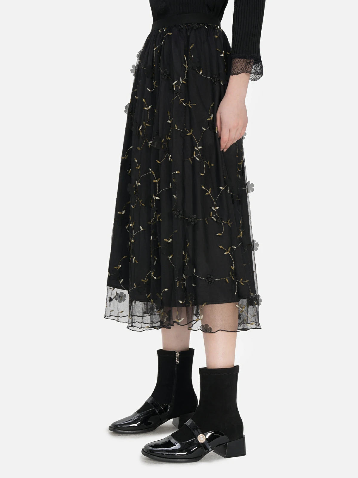 Romantic midi tulle skirt with a dual-layer construction, showcasing embroidered leaf patterns and three-dimensional floral designs for a sophisticated look.