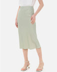 Fresh and ethereal feel in a straight green skirt