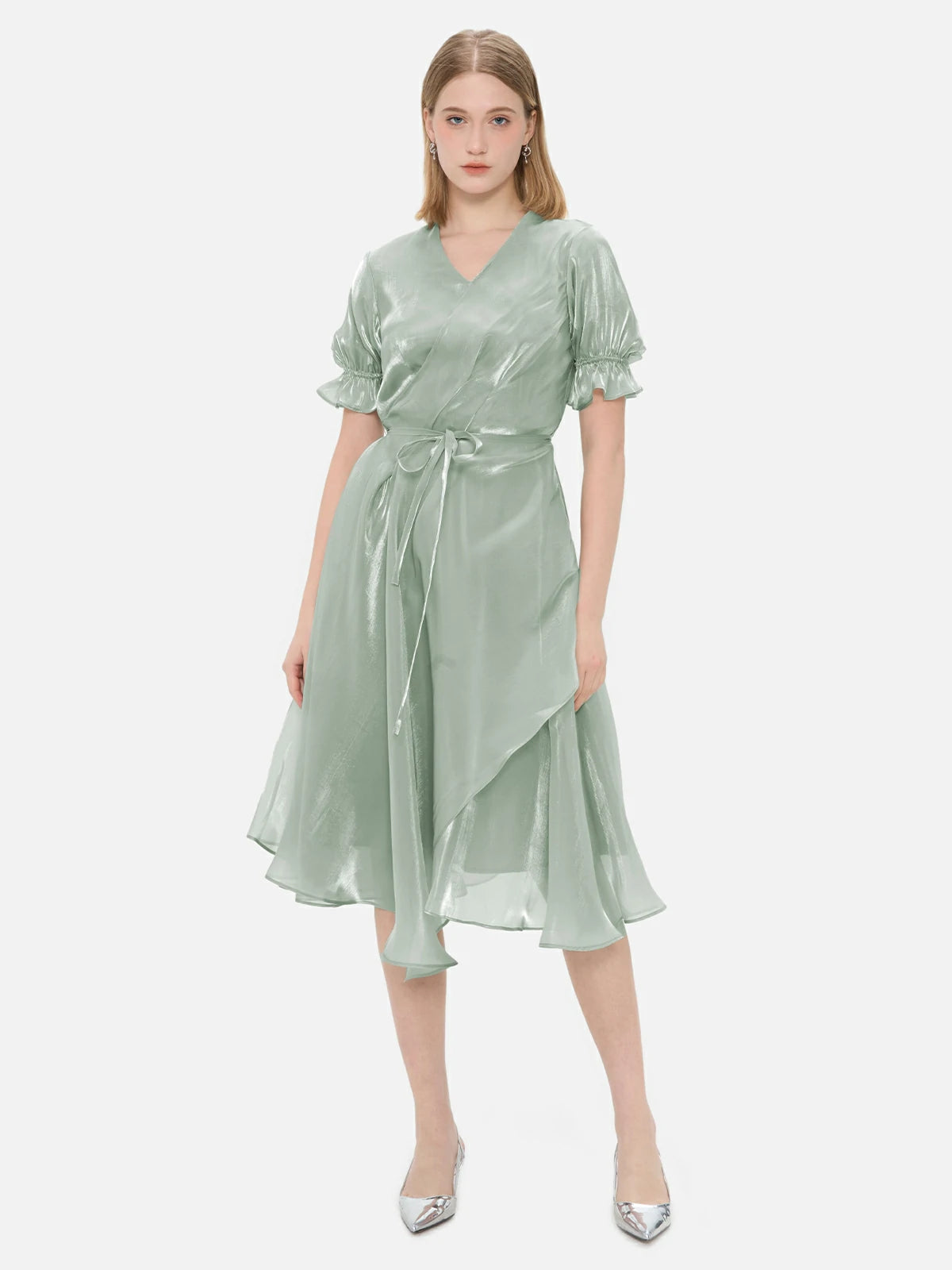 Elegant green short-sleeved dress with V-neck