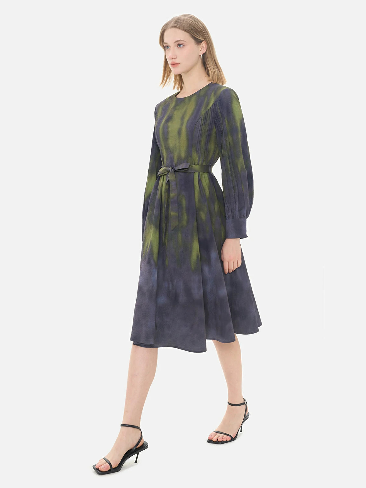 Make a statement in this versatile round-neck dress, showcasing a distinctive gray and green ombre, tied waist