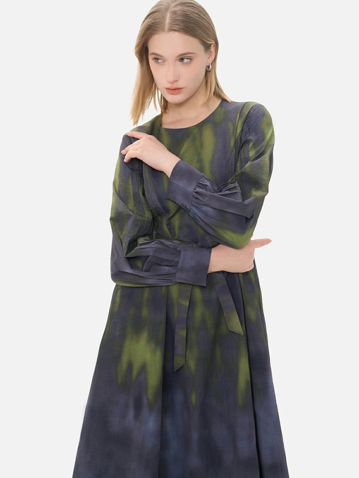 Effortlessly embody fashion versatility with this round-neck dress, a unique gray and green ombre, cinched waist design.