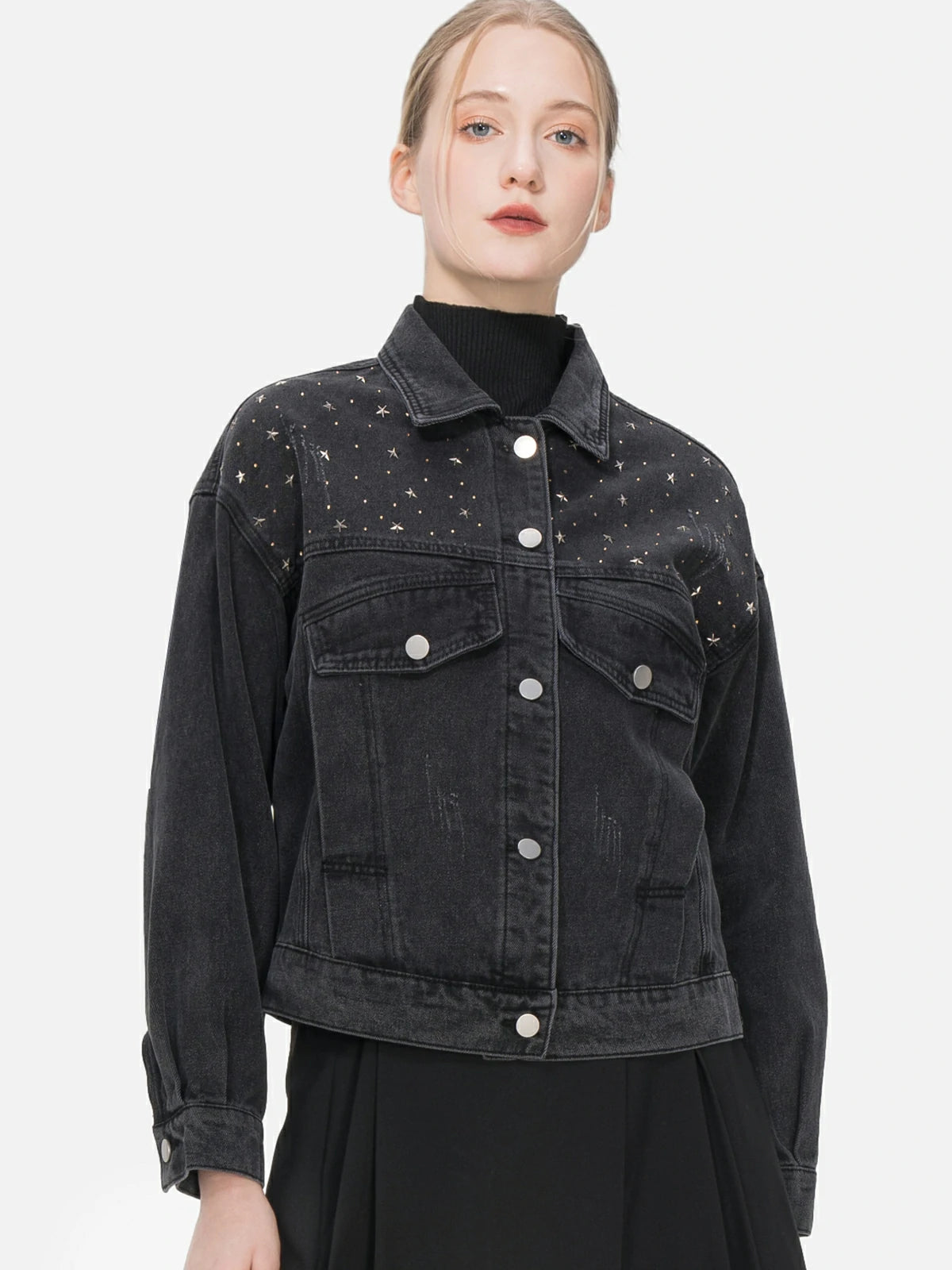 Elevate your style with this short denim jacket featuring star-shaped bead embellishments, striking the perfect balance between fashion and individuality for a standout wardrobe choice.