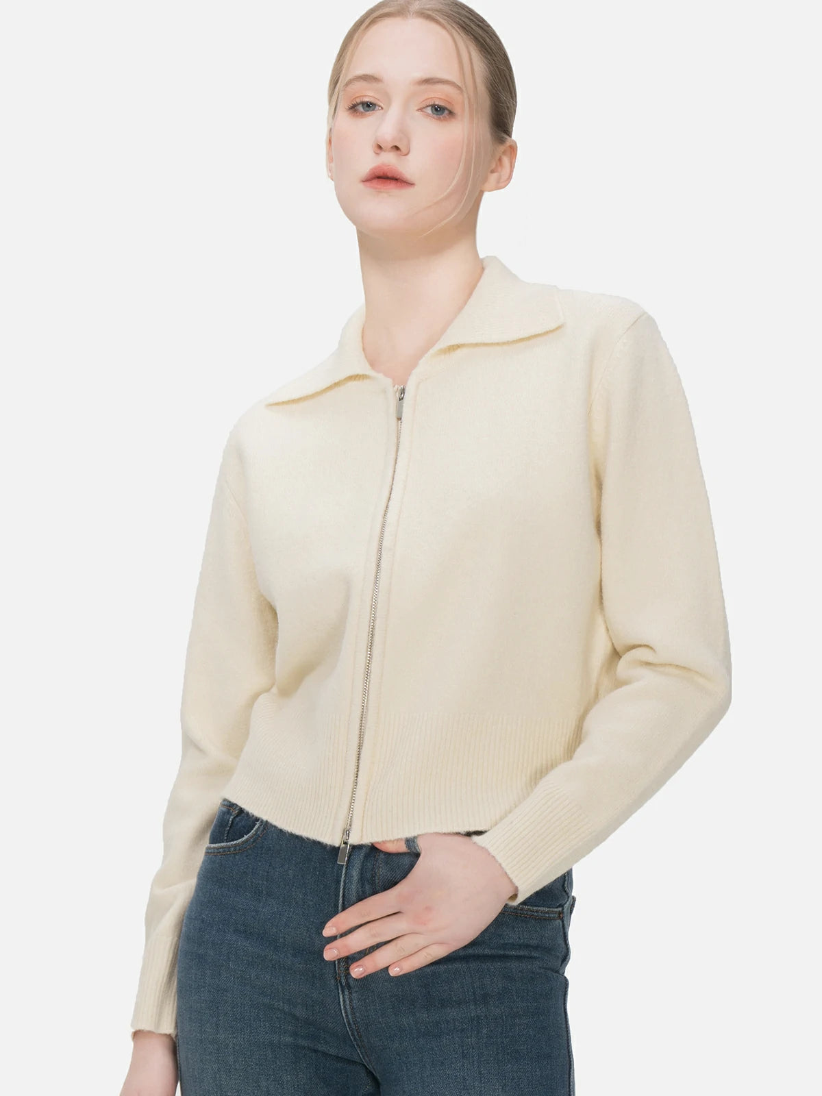 Comfortable and stylish monochromatic cardigan with a lapel collar and dual zipper