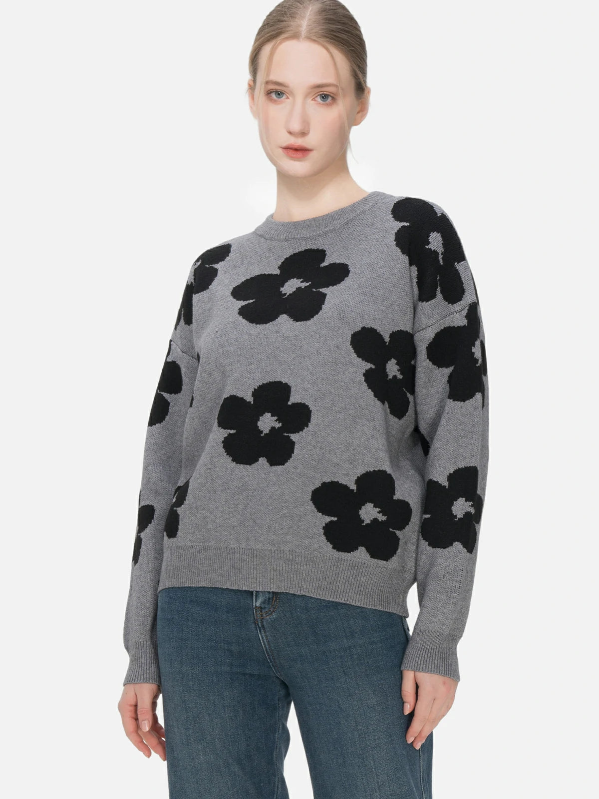 Stylish gray round-neck sweater with a loose-fit design and floral print