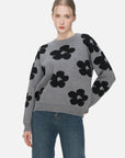 Versatile fashion piece - gray sweater with a relaxed fit and lively floral pattern
