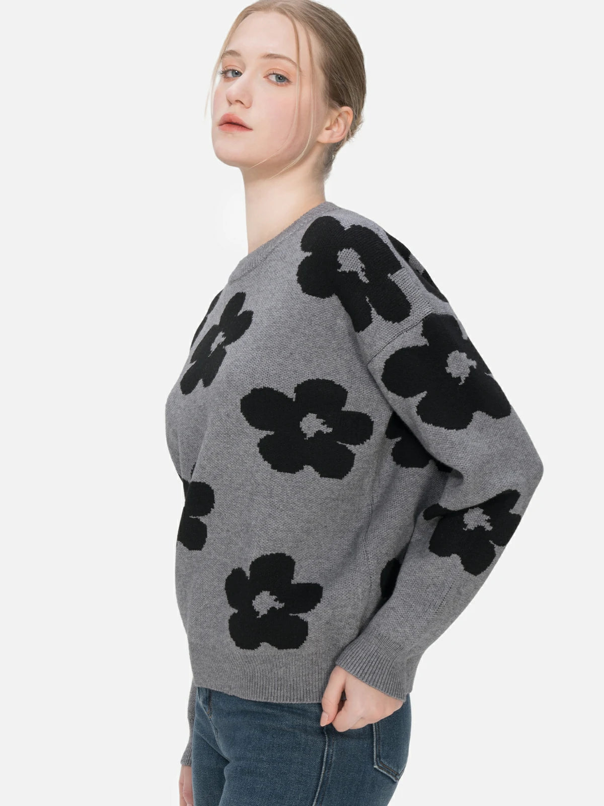 Casual and comfortable gray sweater featuring a loose-fit design and charming floral print