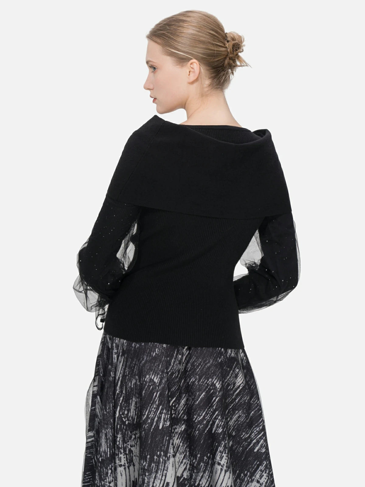 Fashionable details, including a one-shoulder bow shawl and splice tulle sleeves, elevate the charm of this chic and refined fitted sweater.