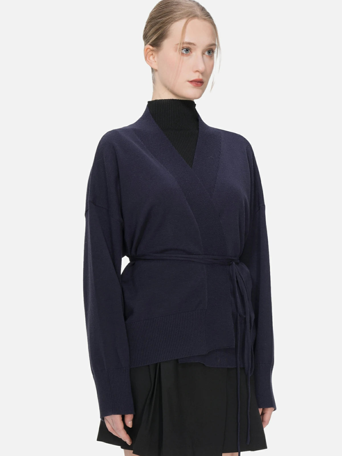 Comfortable dropped shoulder navy blue knitwear