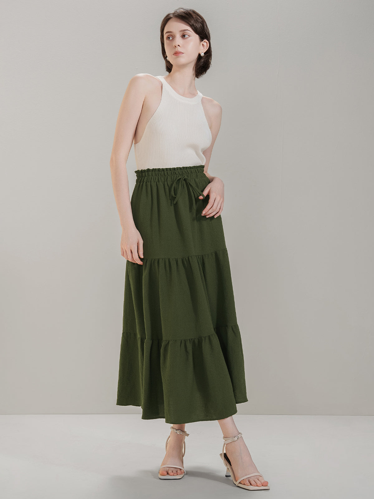 Olive green layerd a-line skirt with waist 
elasticity design, perfect vacation skirt
