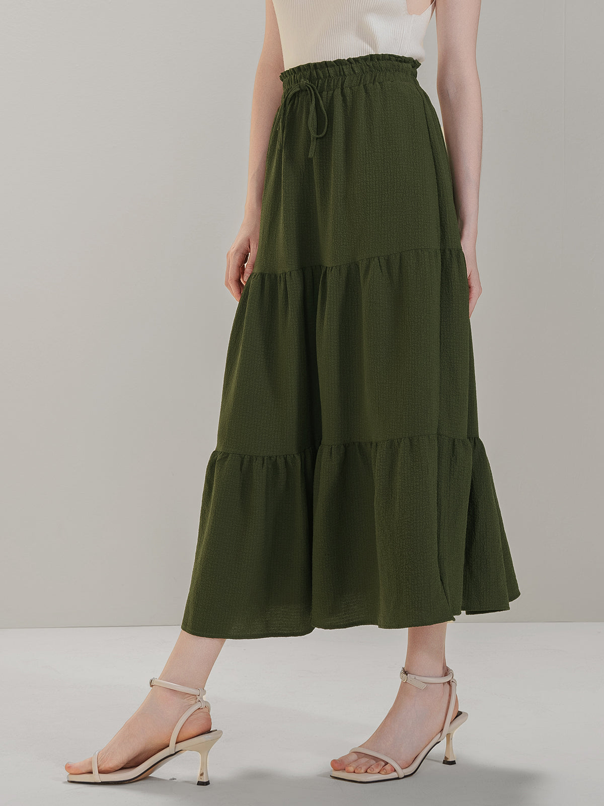 Olive green layerd a-line skirt with waist 
elasticity design, perfect vacation skirt