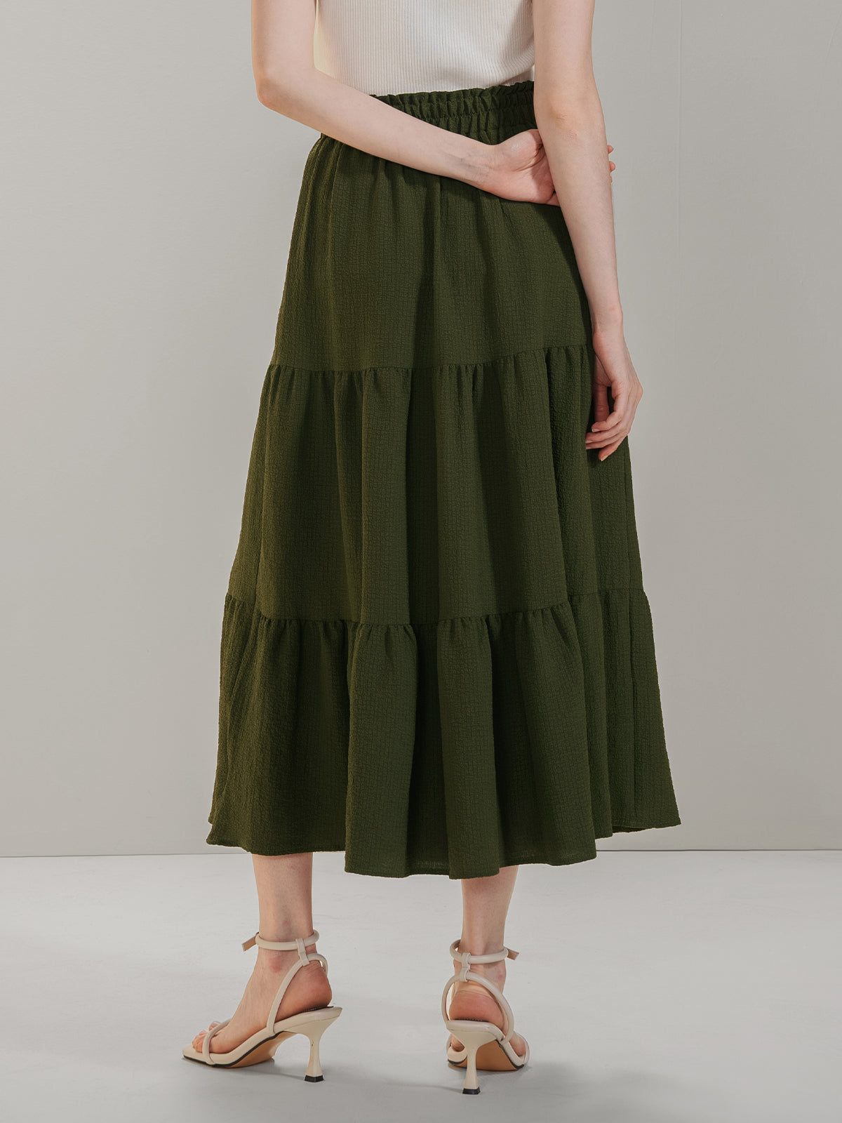 Olive green layerd a-line skirt with waist 
elasticity design, perfect vacation skirt
