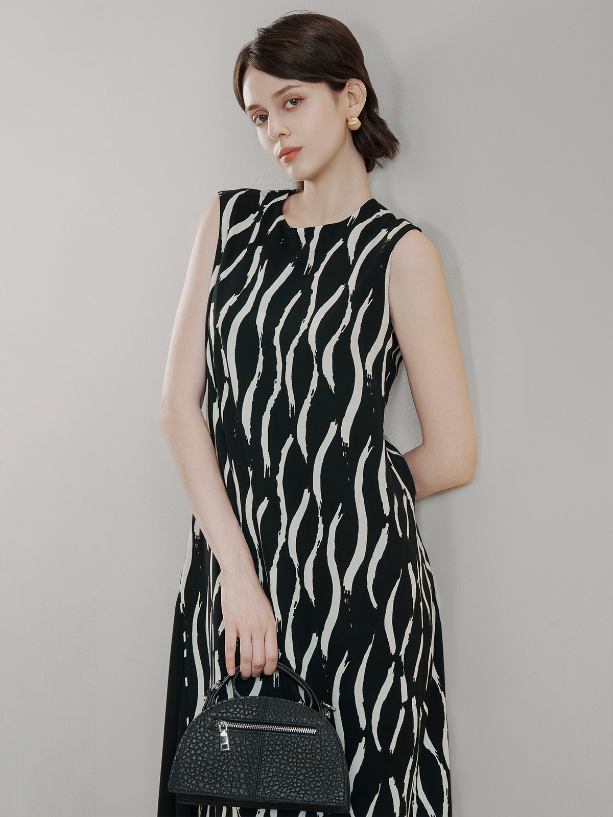 S·DEER elegant black and white sleeveless midi dress: perfect for daily wear and vacation