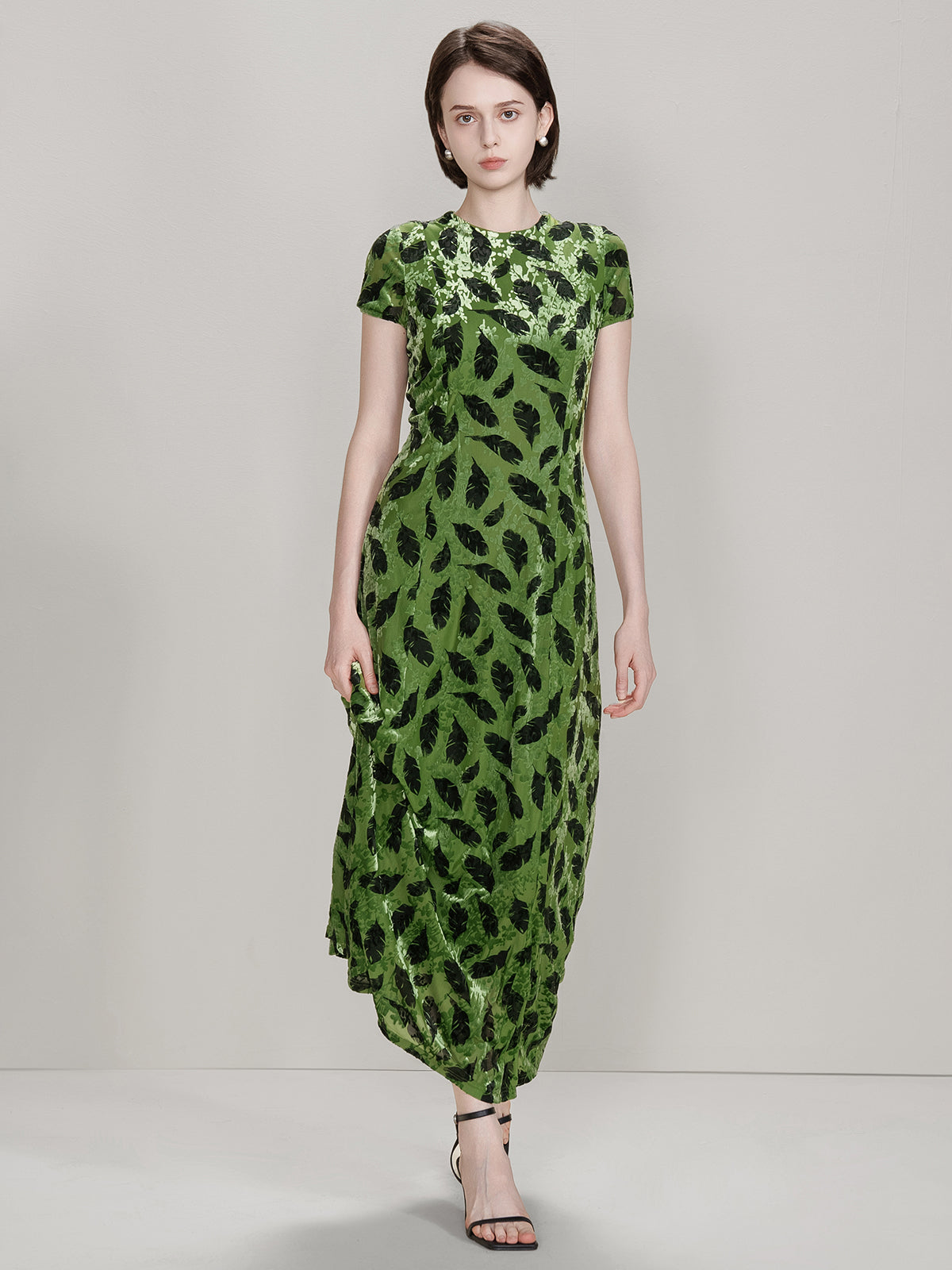 S·DEER feather printed cap sleeve maxi dress in green: elegant work wear