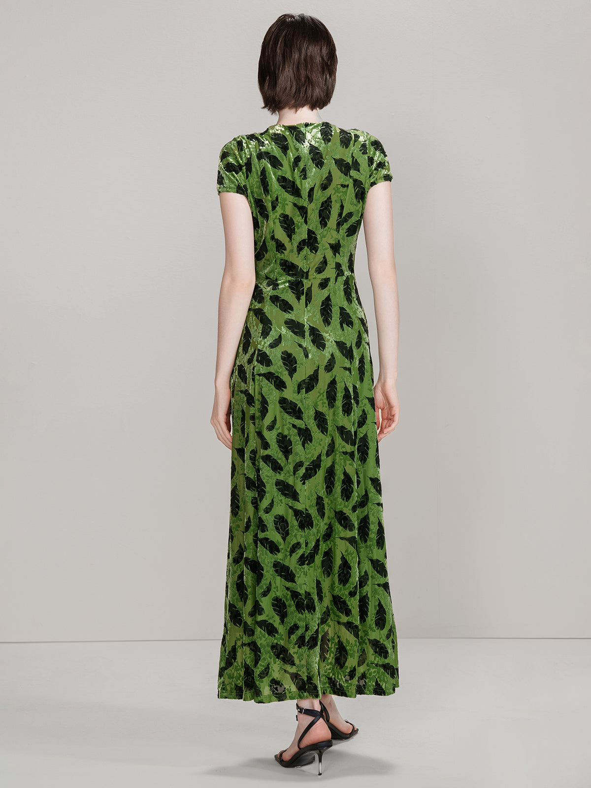 S·DEER feather printed slim fit maxi dress in green: elegant work wear