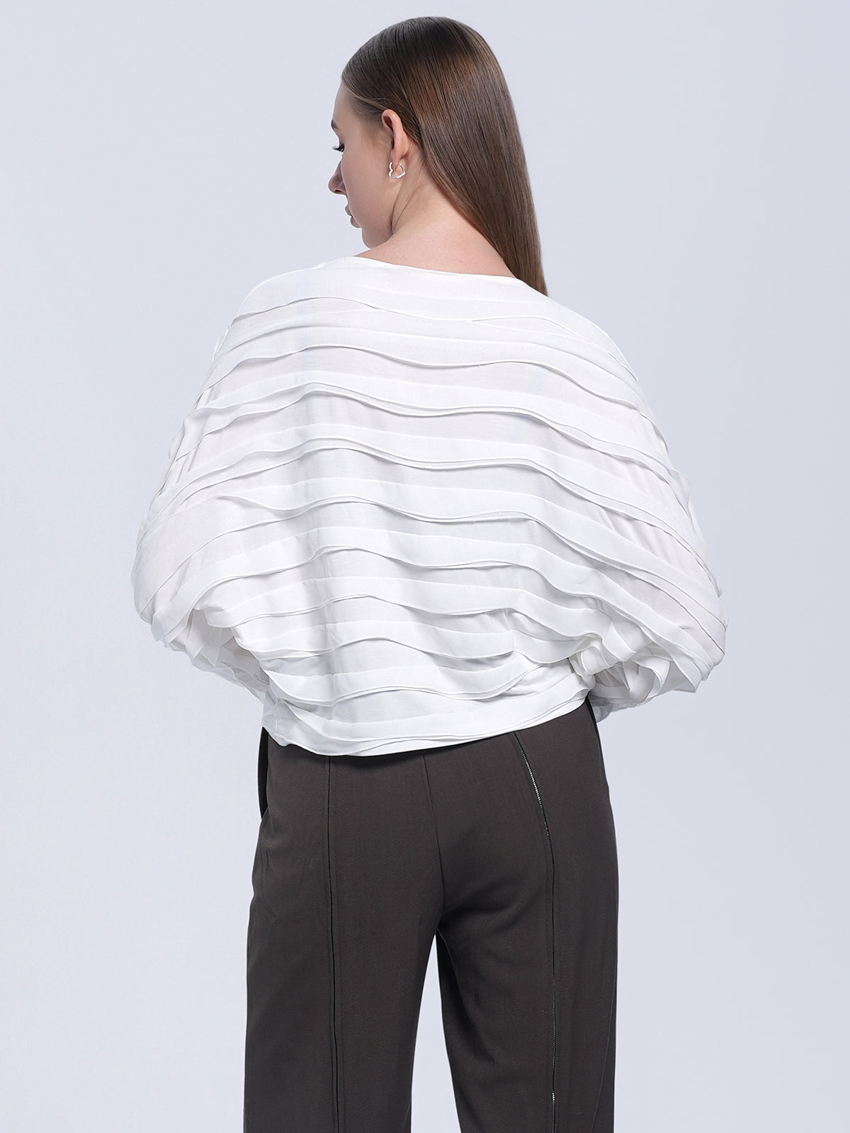 Women&#39;s white blouse with sculptural wave-like texture, relaxed silhouette, and artistic modern aesthetic for a chic and sophisticated look