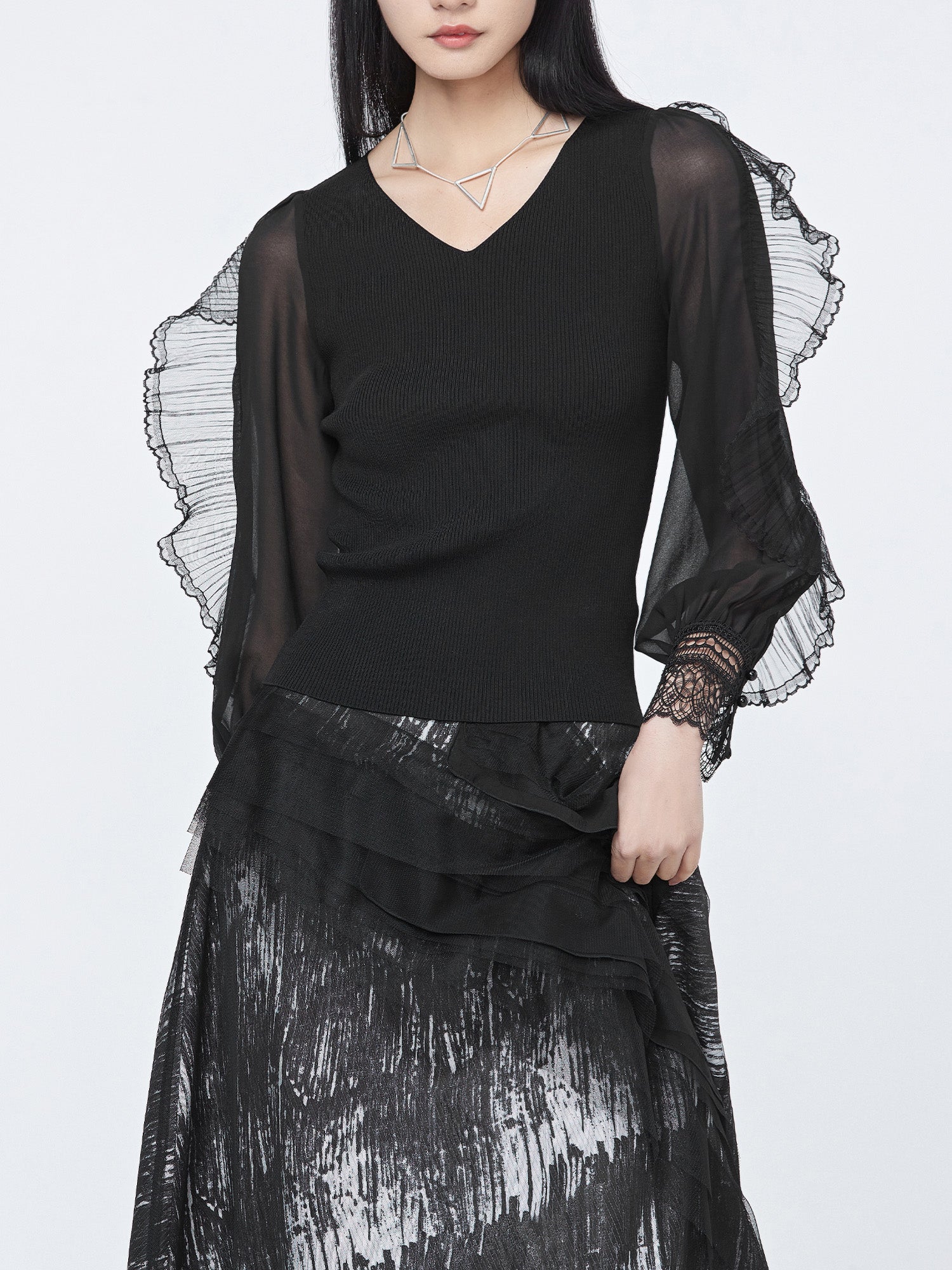 V-neck Lace-paneled Slim-fit Sweater - S·DEER