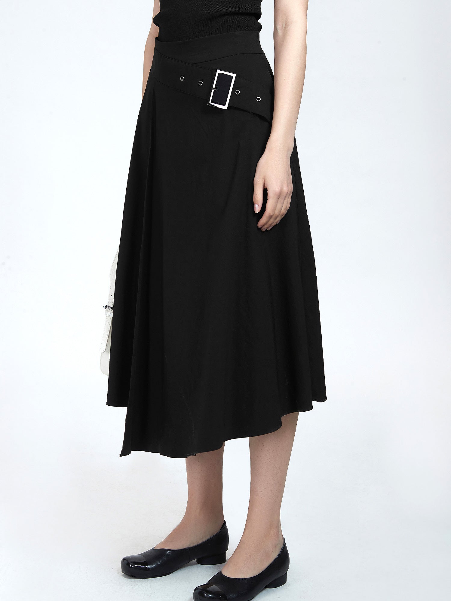 Unique dressing inspiration for an irregular A-line skirt