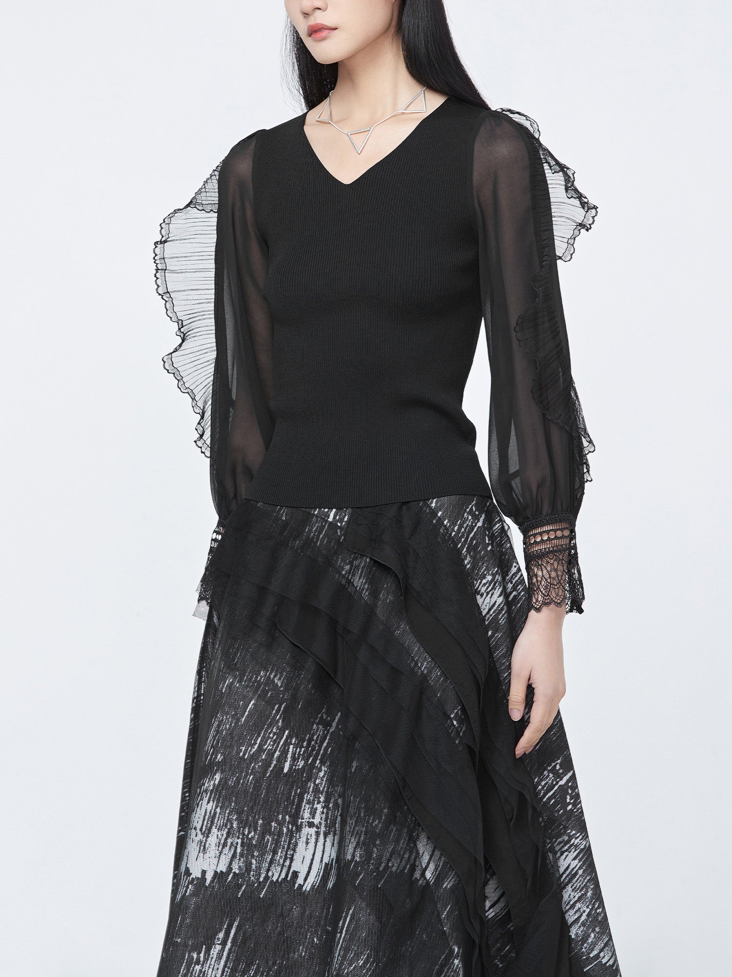 V-neck Lace-paneled Slim-fit Sweater - S·DEER