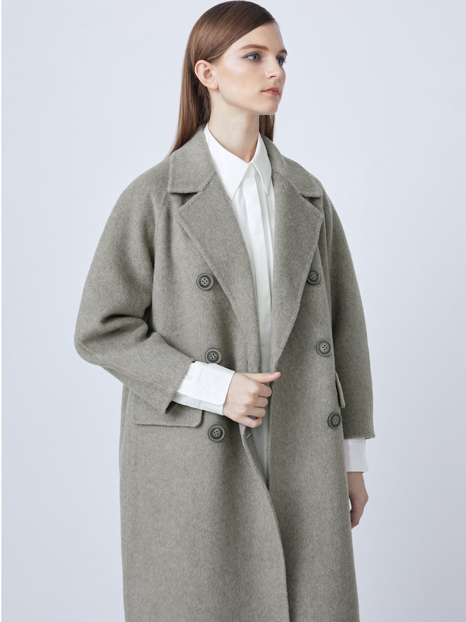 Abrigo de lana recto con doble botonadura y cuello de traje informal