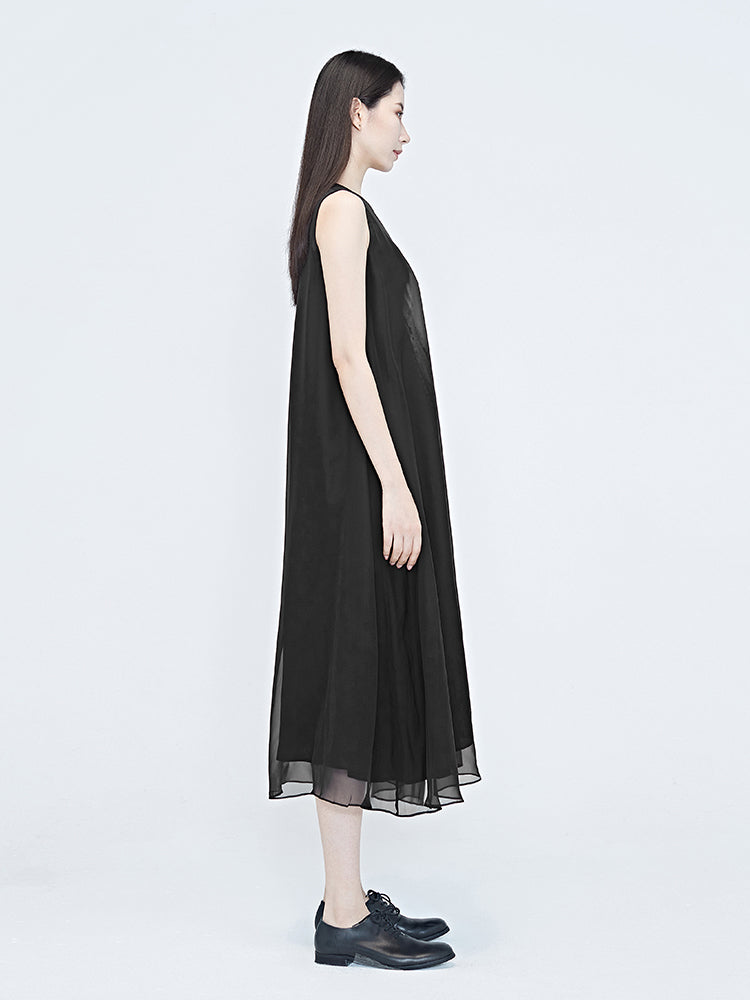 Bedrucktes, ärmelloses, lockeres Chiffonkleid
