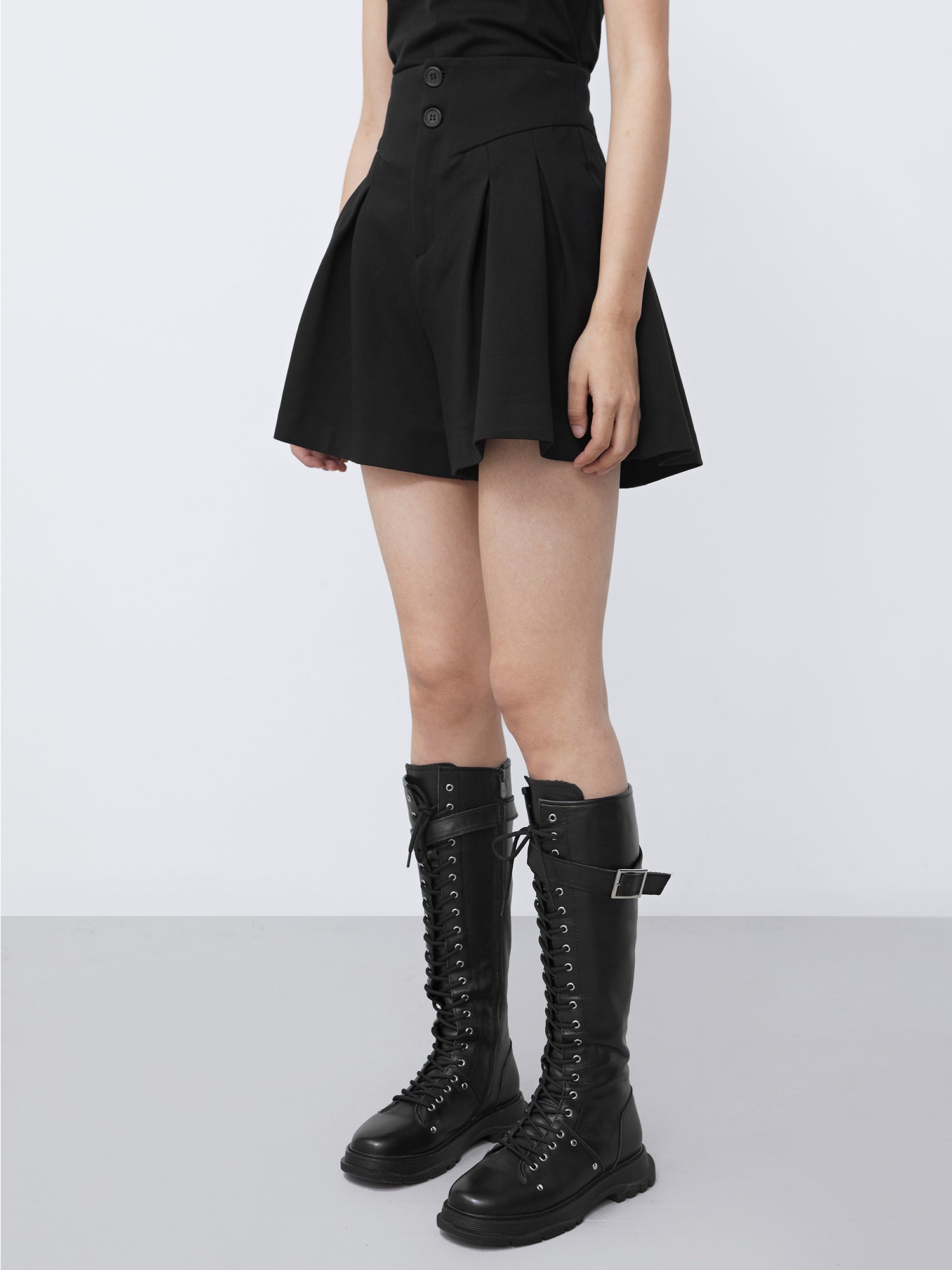 Schwarze A-Linien-Shorts mit hoher Taille und Falten