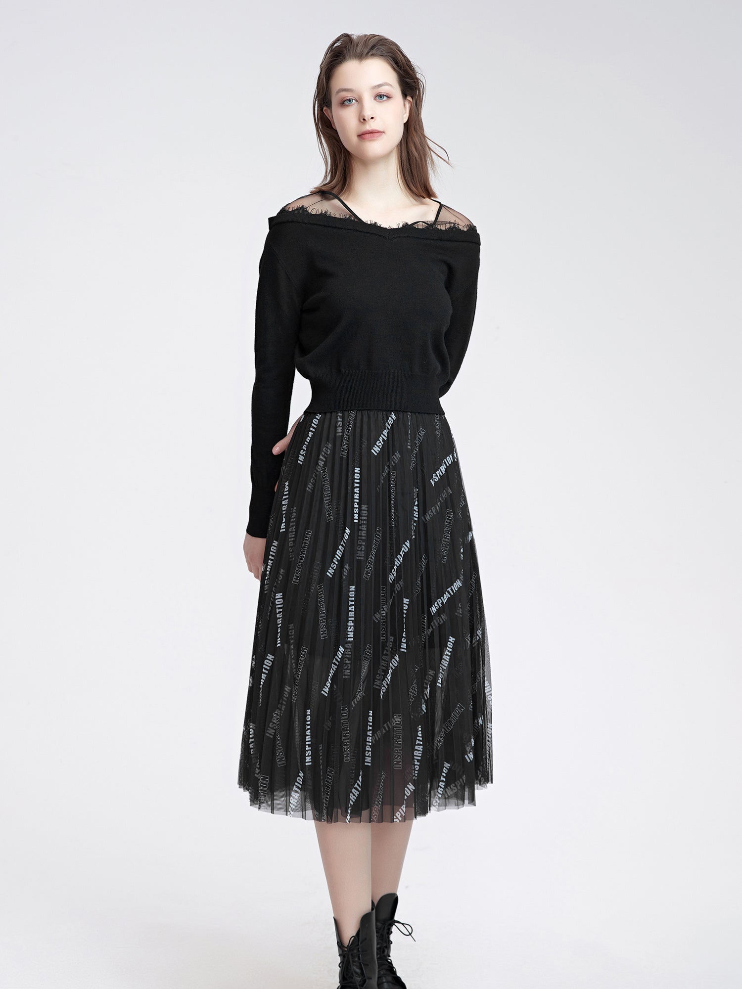 V-neck Lace-trimmed Paneled Sweater - S·DEER