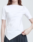 Camiseta unicolor con dobladillo irregular y cuello único