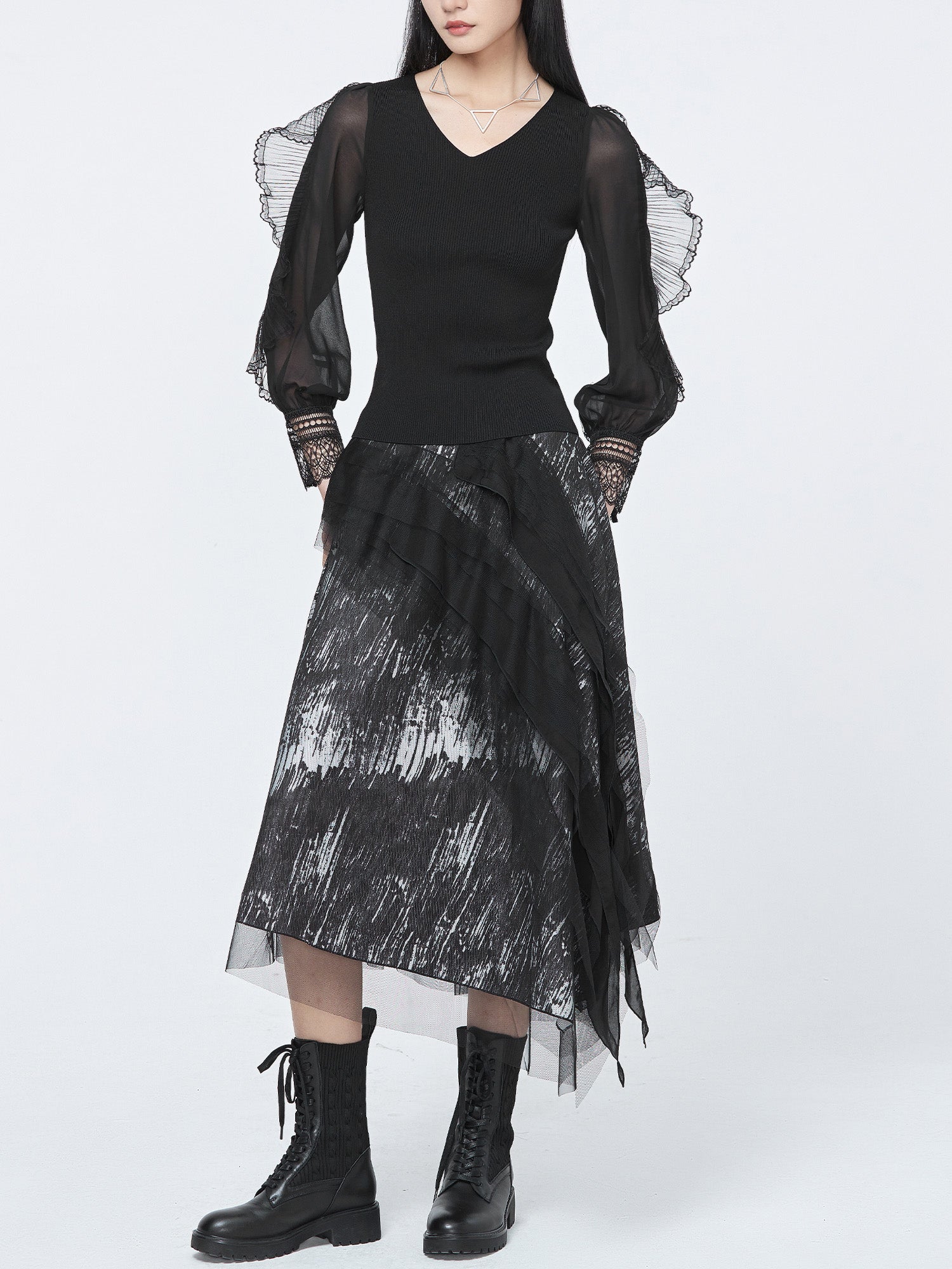 V-neck Lace-paneled Slim-fit Sweater - S·DEER