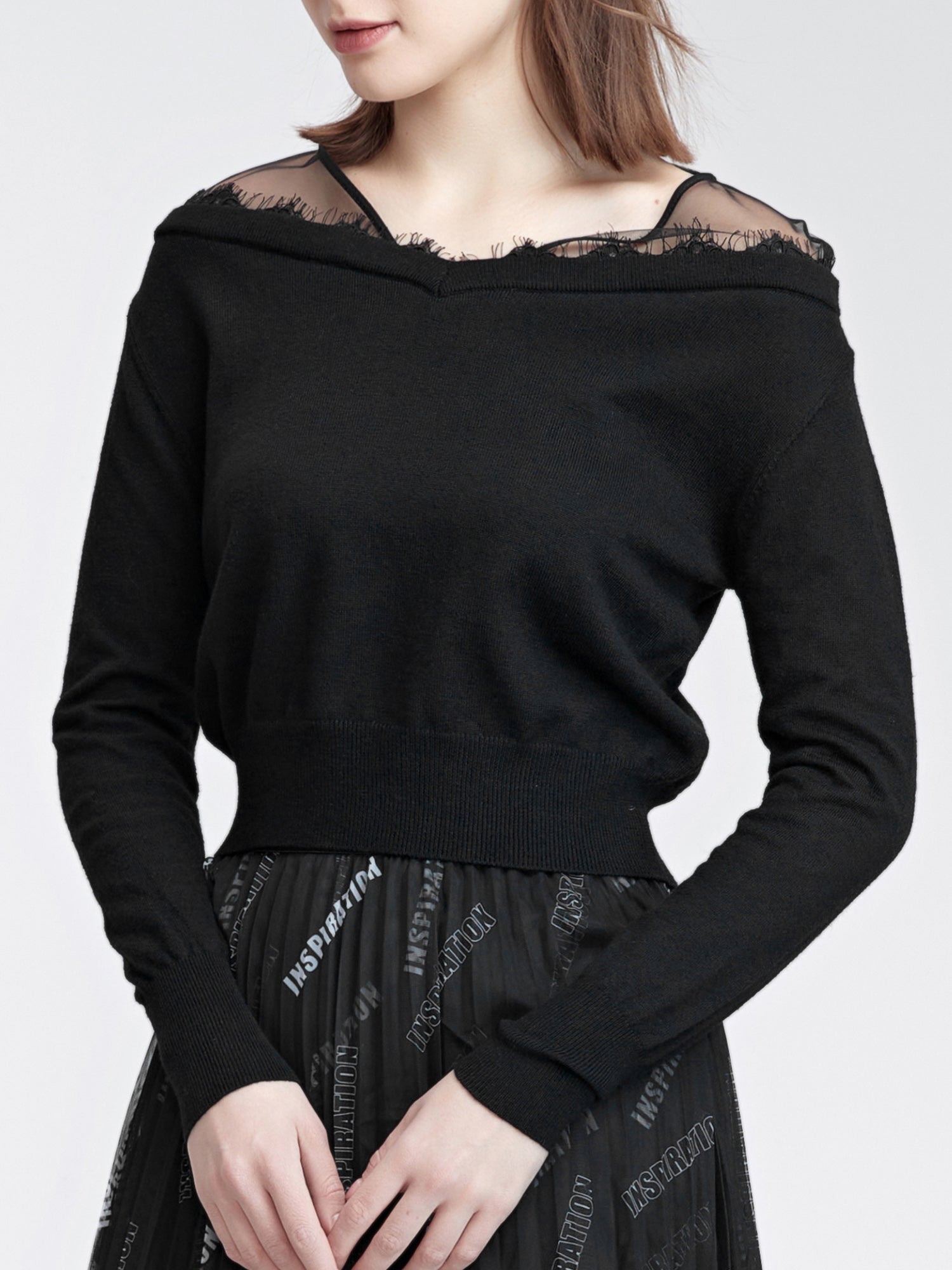 V-neck Lace-trimmed Paneled Sweater - S·DEER