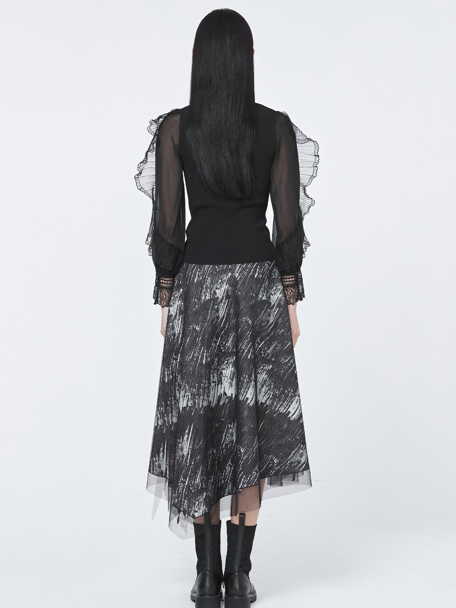 V-neck Lace-paneled Slim-fit Sweater - S·DEER